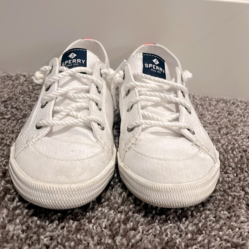 Barely worn Sperry shoes size-7.5 no rips or anything wrong with them